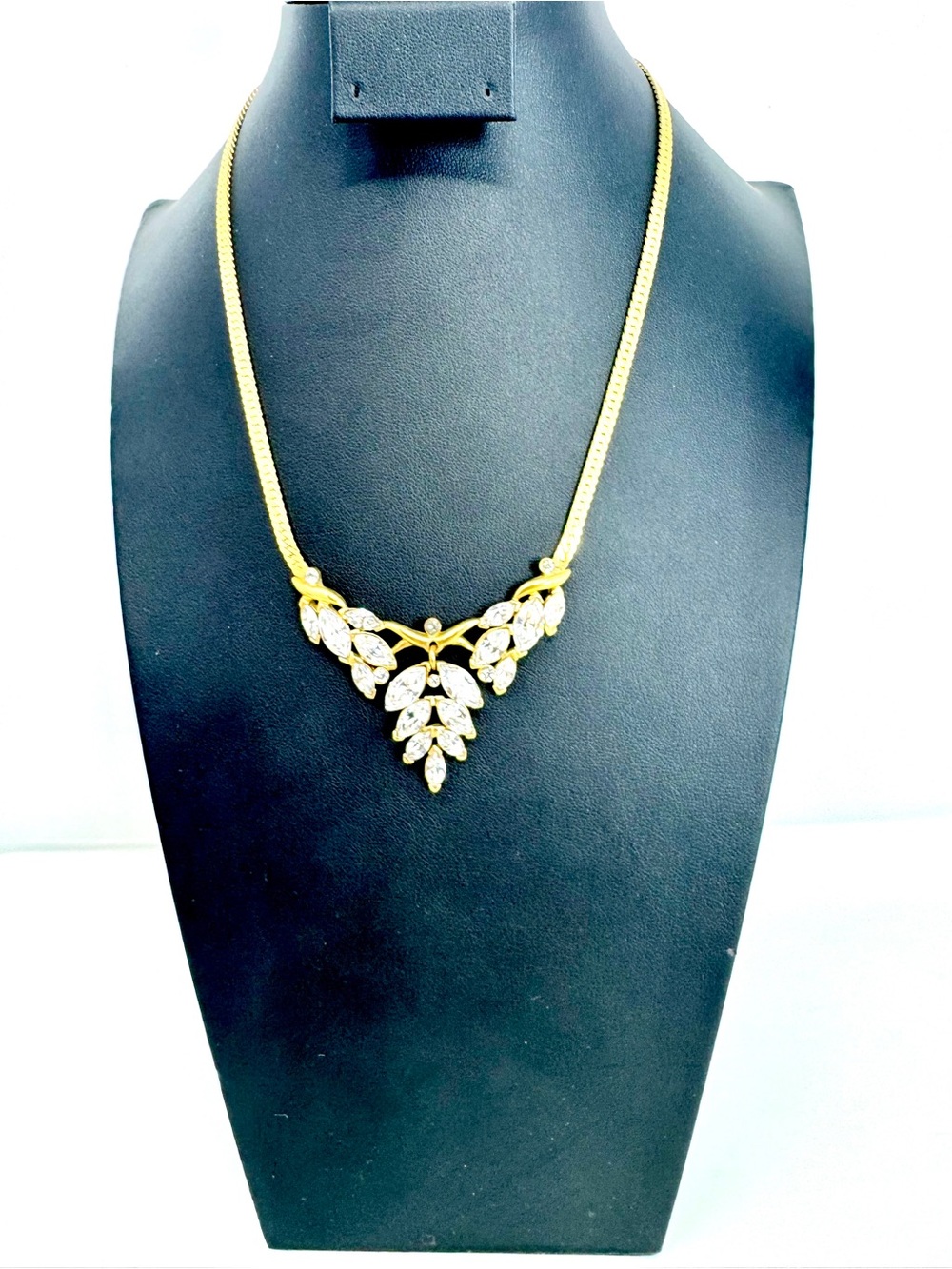 Elegant Gold Leaf Crystal Necklace - Women Jewelry